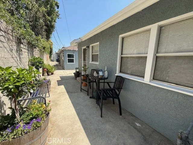 1002 Glenoaks Boulevard Burbank, CA 91504