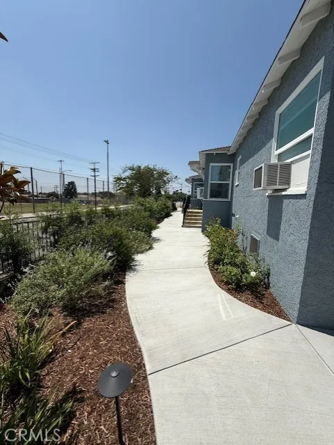 1002 Glenoaks Boulevard Burbank, CA 91504