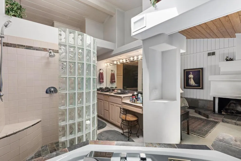 1556 Via Rancho Parkway Escondido, CA 92029