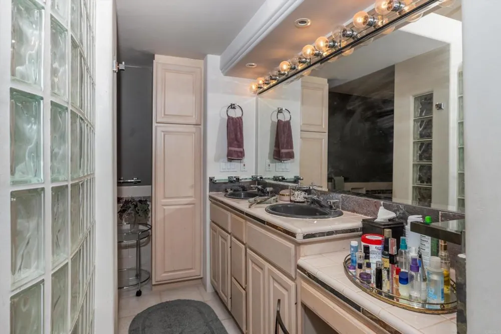 1556 Via Rancho Parkway Escondido, CA 92029