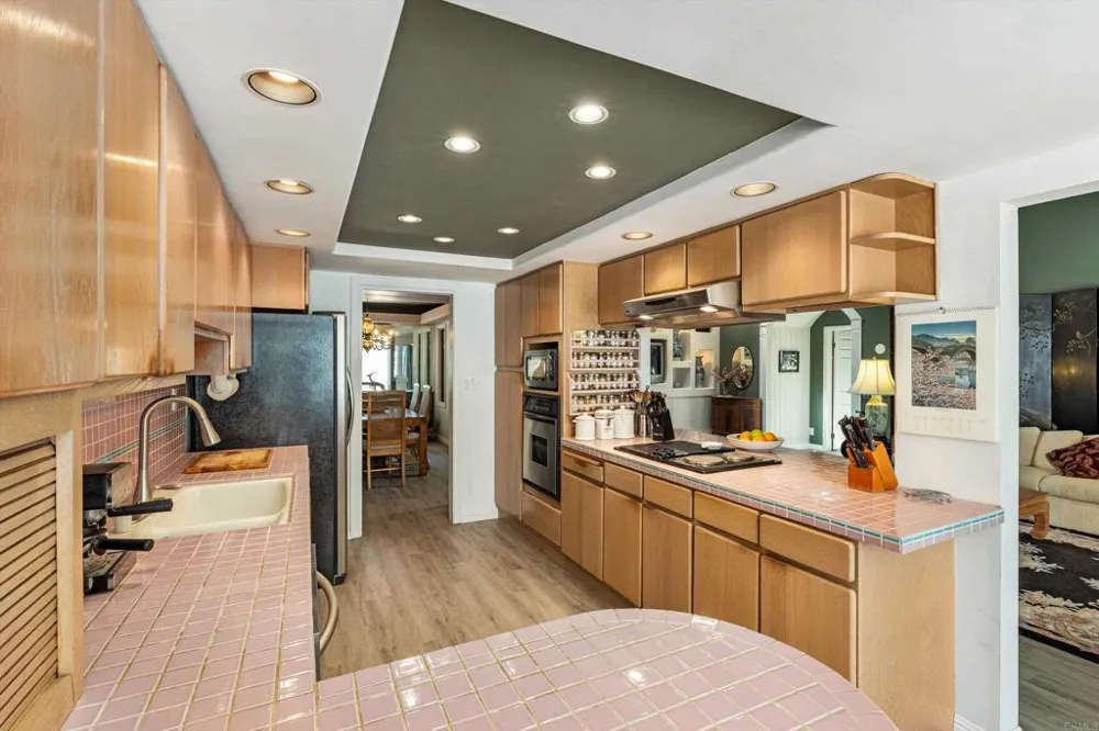 1556 Via Rancho Parkway Escondido, CA 92029