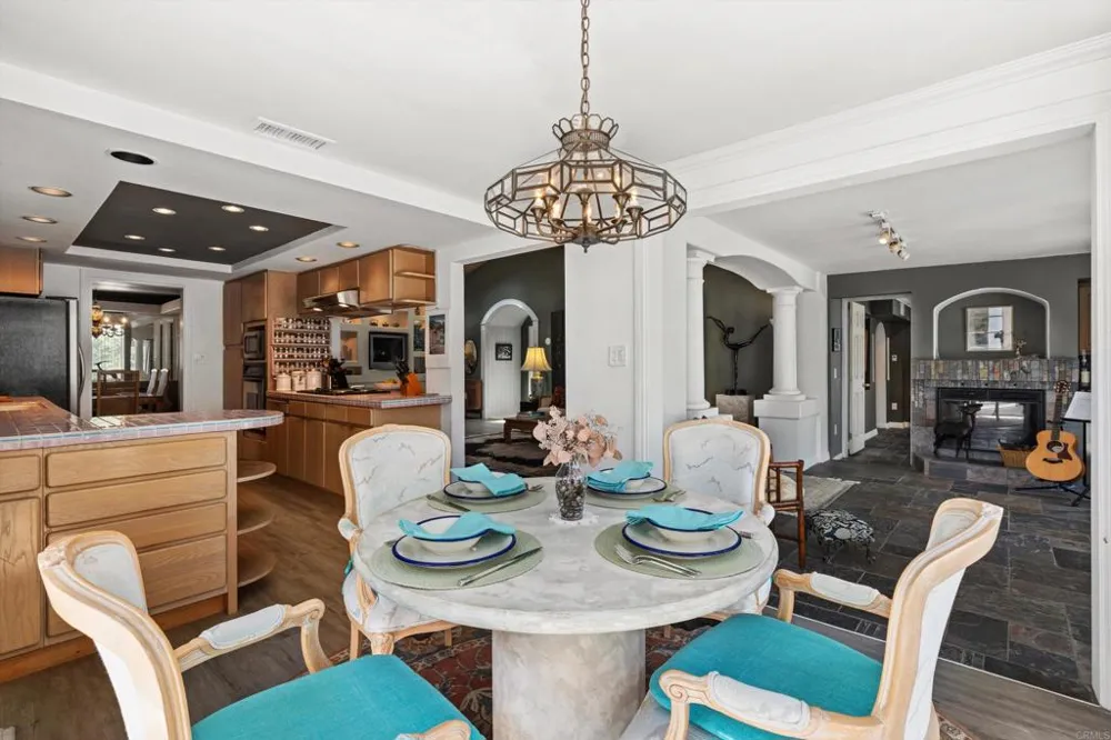 1556 Via Rancho Parkway Escondido, CA 92029
