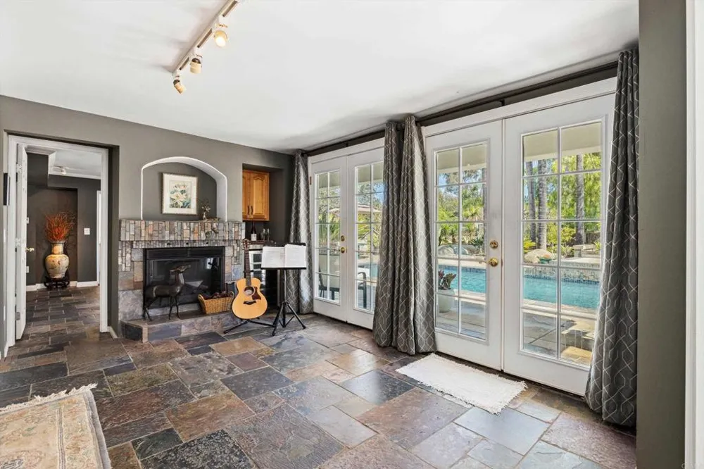 1556 Via Rancho Parkway Escondido, CA 92029