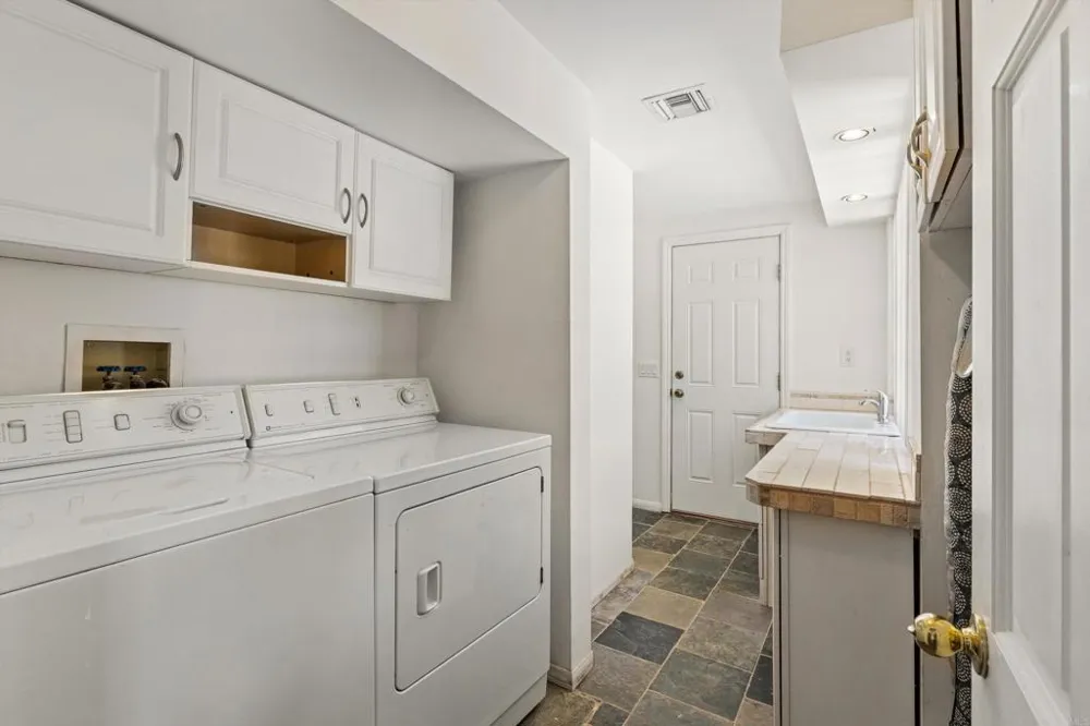 1556 Via Rancho Parkway Escondido, CA 92029