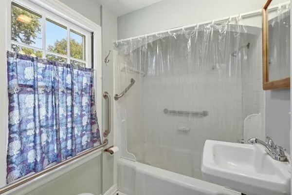 526 Montrose Avenue Kalamazoo, MI 49008