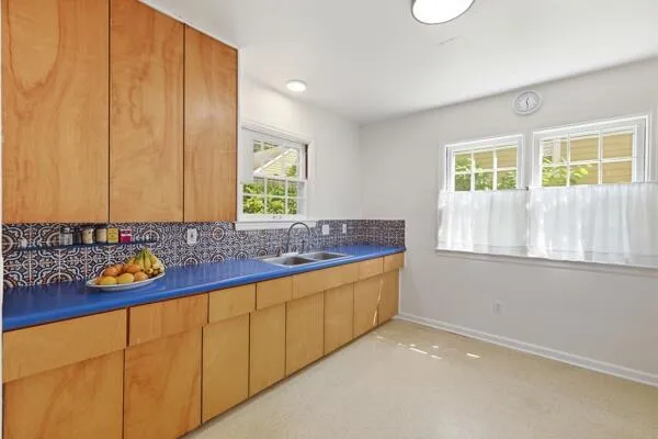 526 Montrose Avenue Kalamazoo, MI 49008