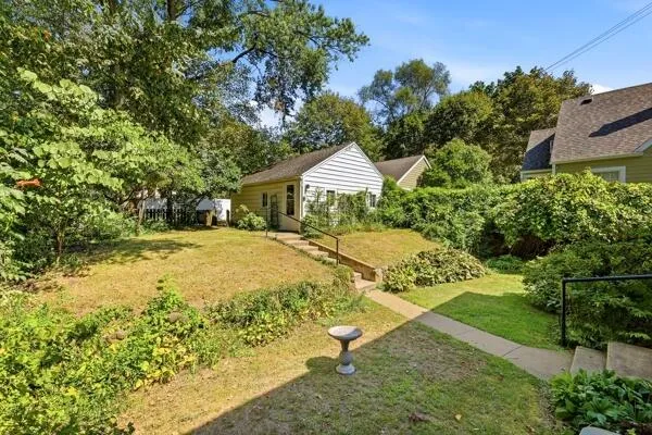 526 Montrose Avenue Kalamazoo, MI 49008