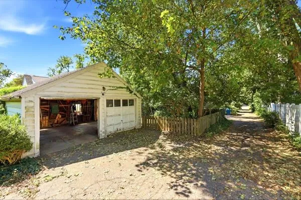 526 Montrose Avenue Kalamazoo, MI 49008