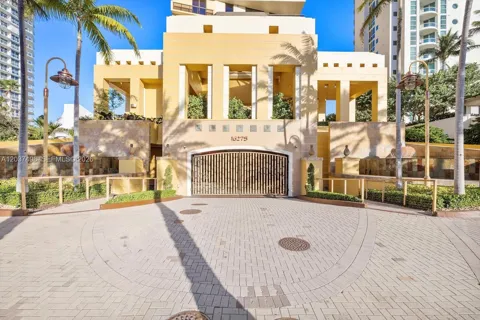 16275 Collins Ave #502