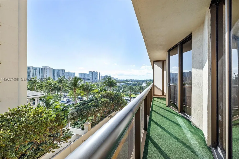 16275 Collins Ave #502 Sunny Isles Beach, FL 33160