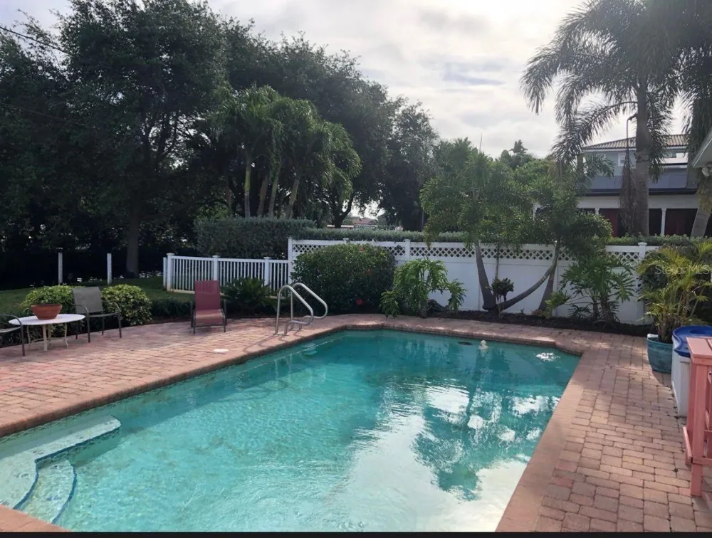 601 34TH AVENUE NE St Petersburg, FL 33704