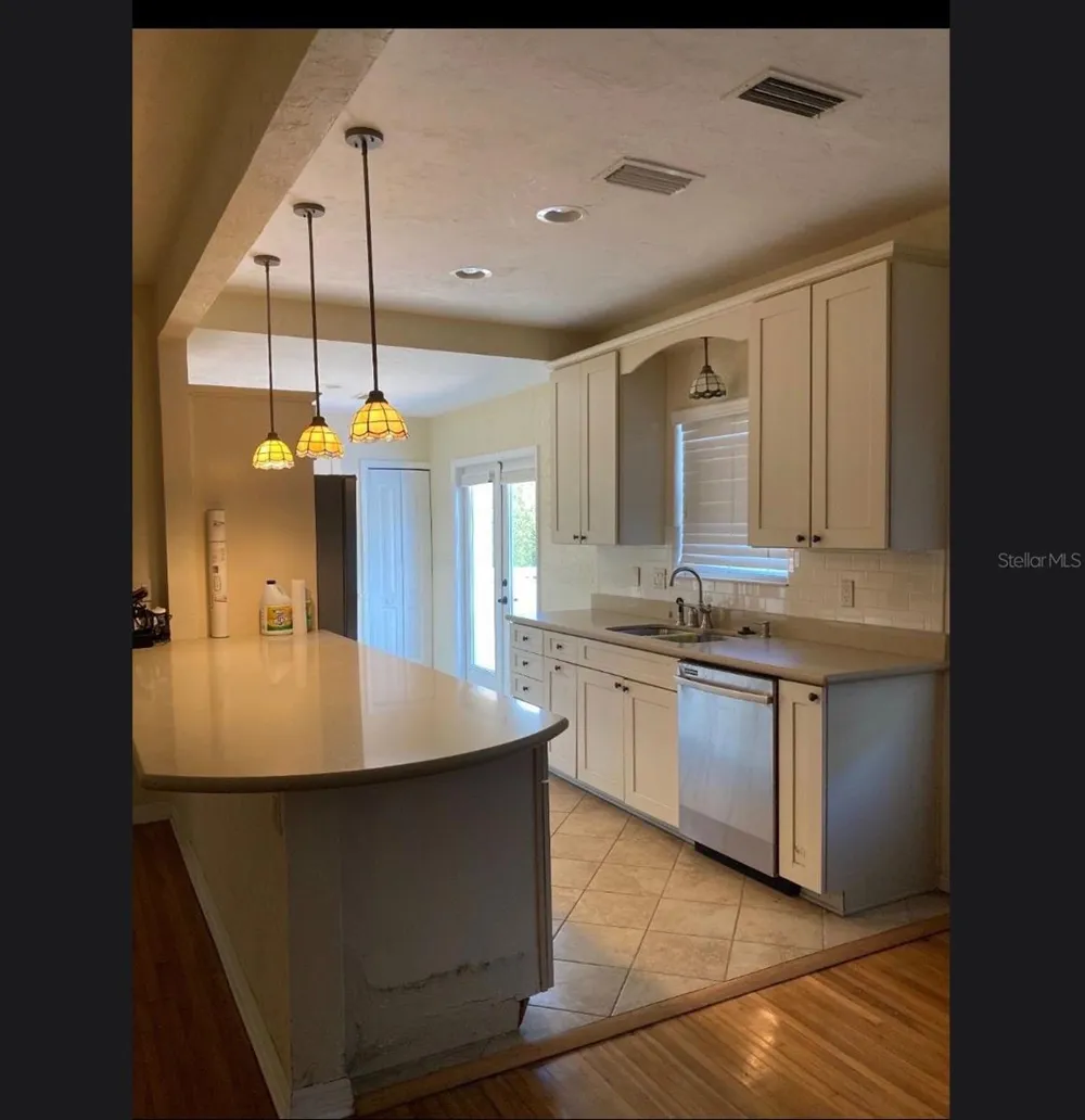601 34TH AVENUE NE St Petersburg, FL 33704
