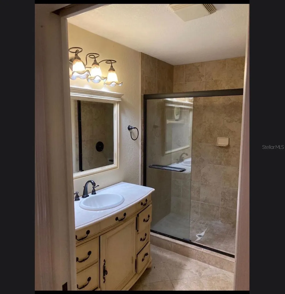 601 34TH AVENUE NE St Petersburg, FL 33704