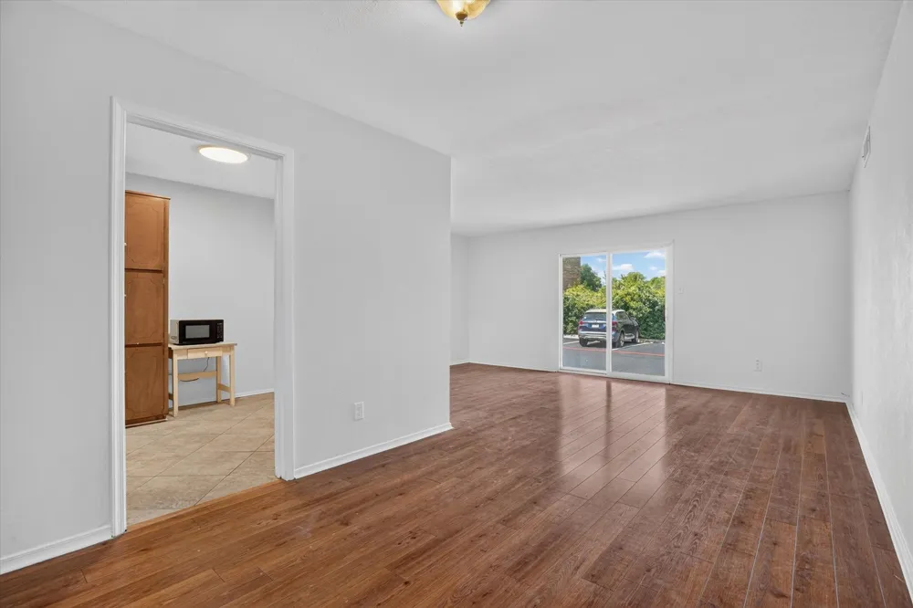 4000 Ridglea Country Club Drive #U Fort Worth, TX 76126