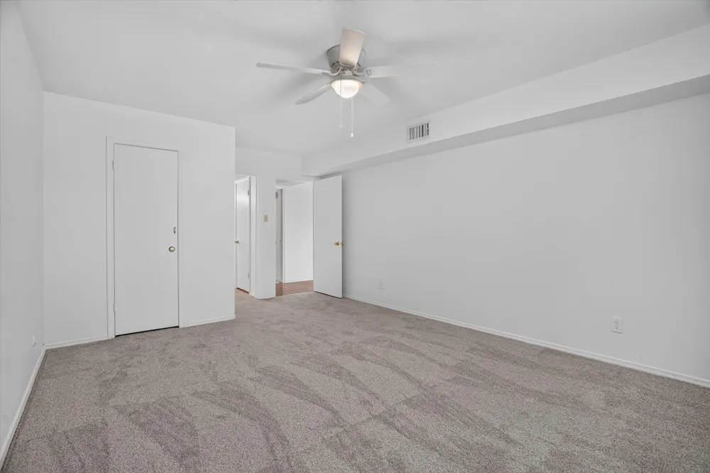 4000 Ridglea Country Club Drive #U Fort Worth, TX 76126