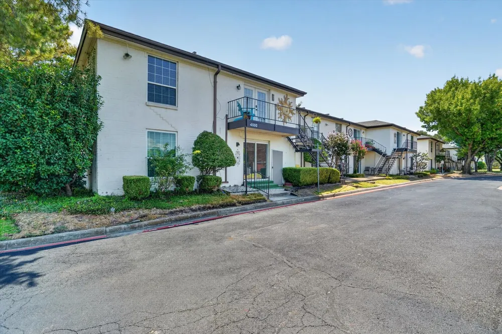 4000 Ridglea Country Club Drive #U Fort Worth, TX 76126