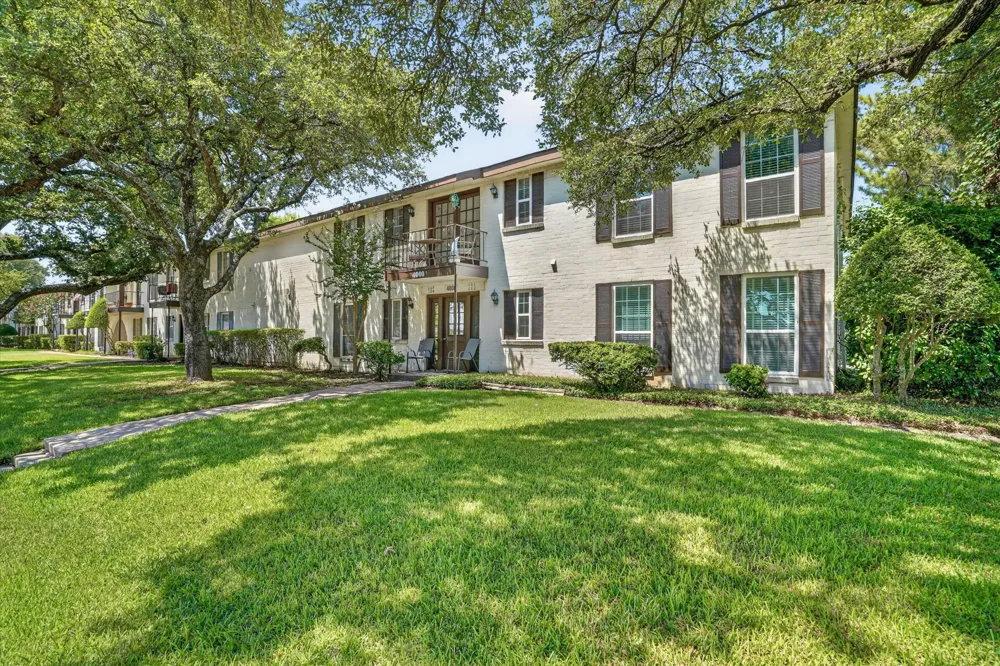 4000 Ridglea Country Club Drive #U Fort Worth, TX 76126