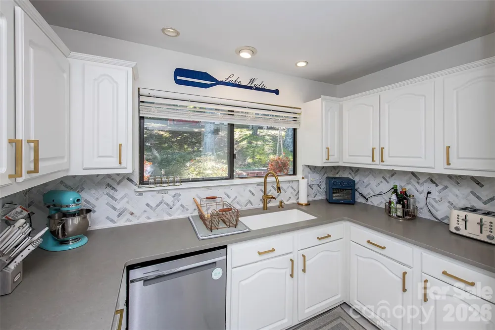 4132 Charlotte Highway #C Lake Wylie, SC 29710