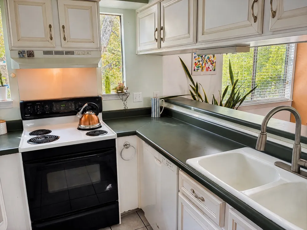 6810 Deatonhill Drive #217 Austin, TX 78745