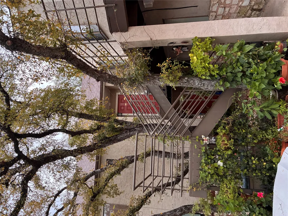 6810 Deatonhill Drive #217 Austin, TX 78745