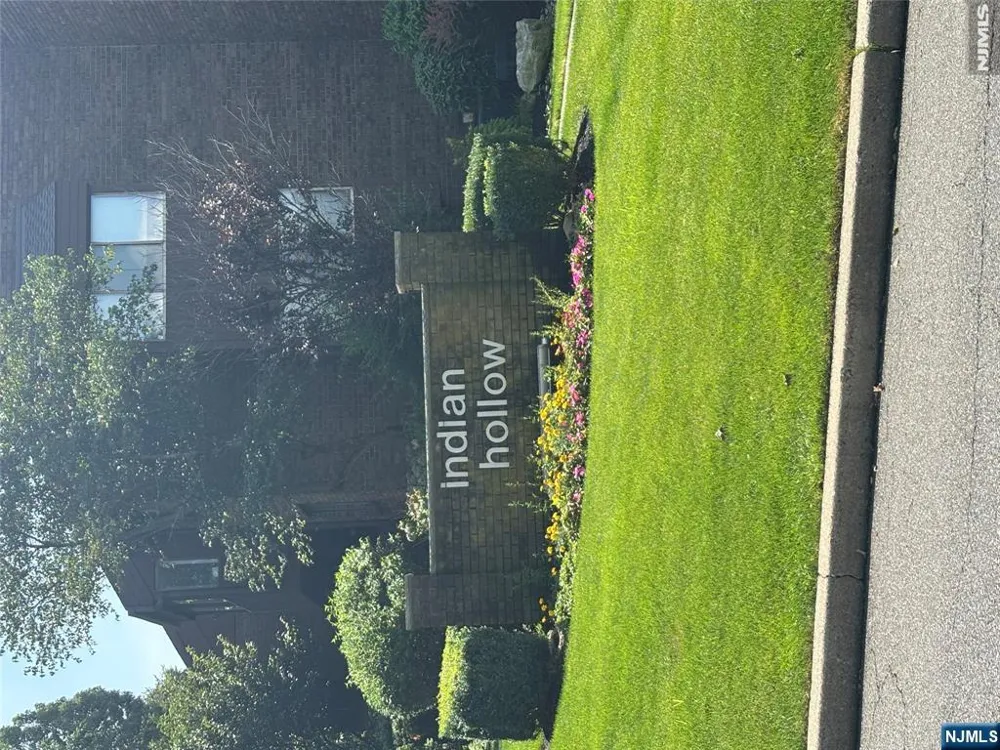 241 Indian Hollow Court Mahwah, NJ 07430