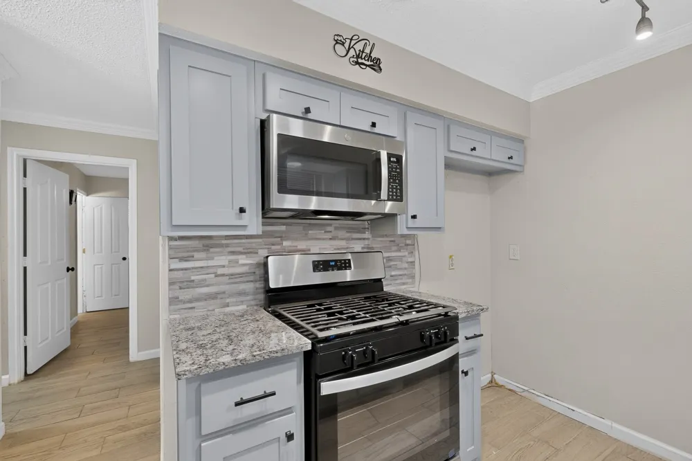 2441 Lakeshore Drive Grand Prairie, TX 75051