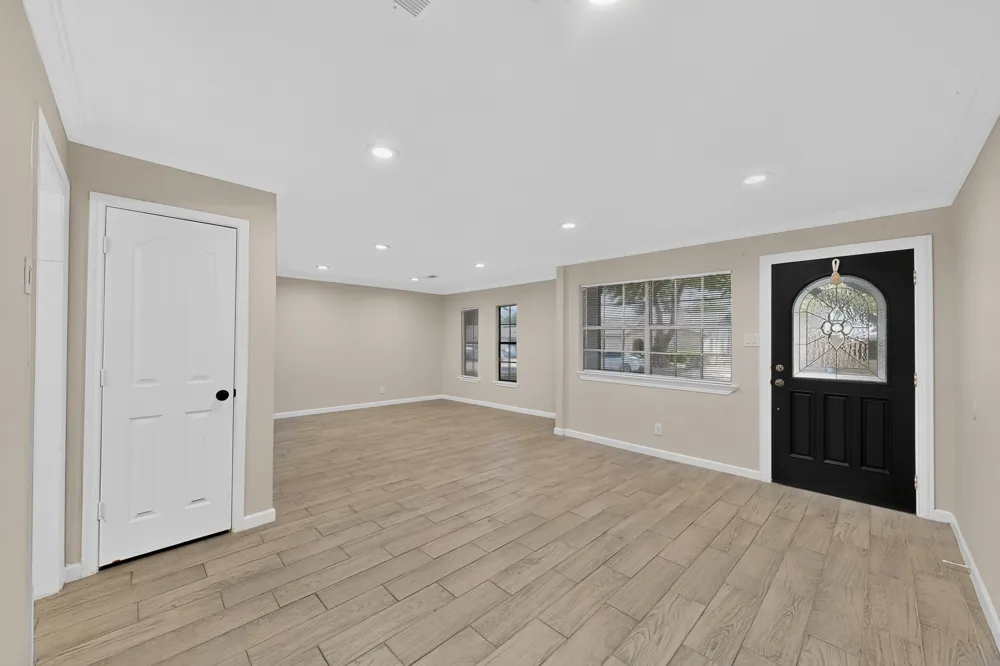 2441 Lakeshore Drive Grand Prairie, TX 75051