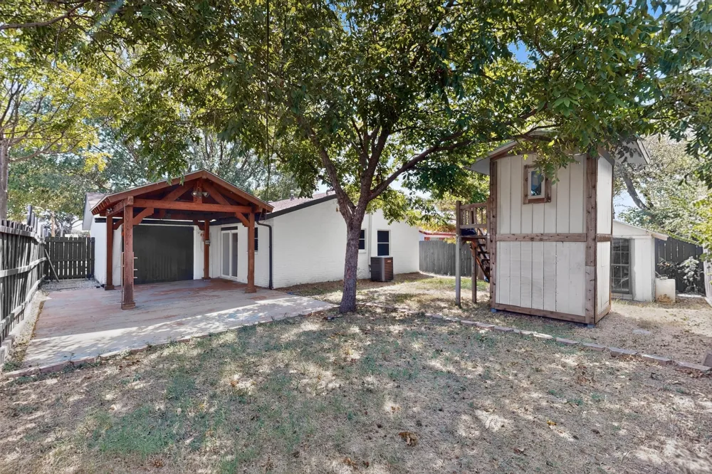 2441 Lakeshore Drive Grand Prairie, TX 75051