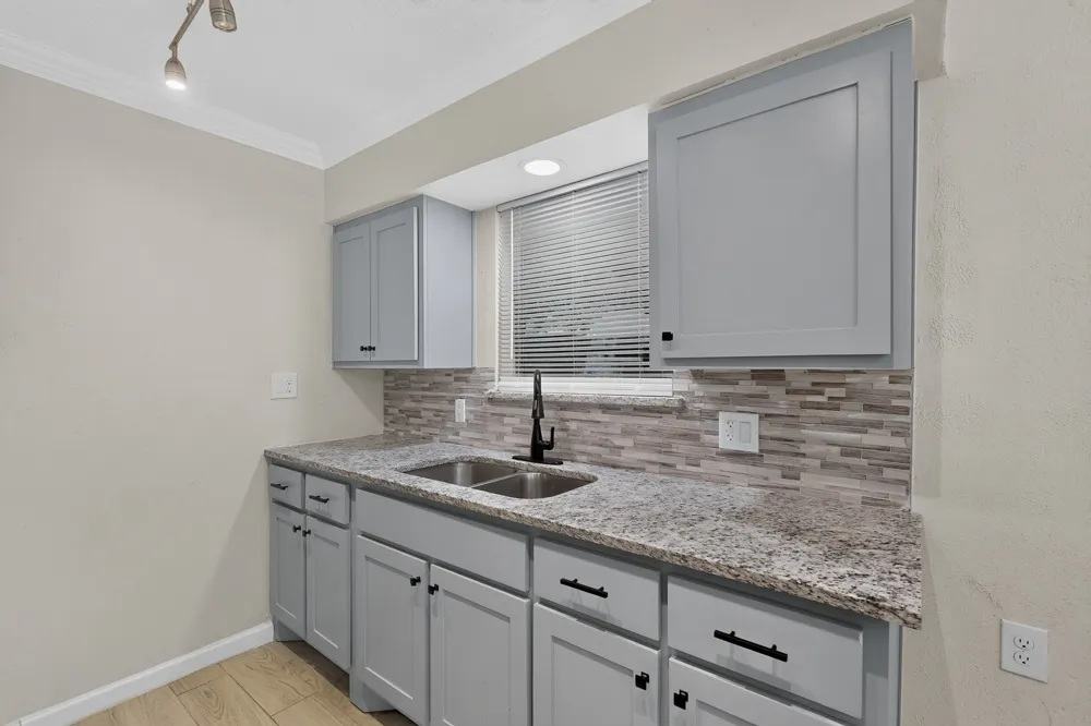 2441 Lakeshore Drive Grand Prairie, TX 75051
