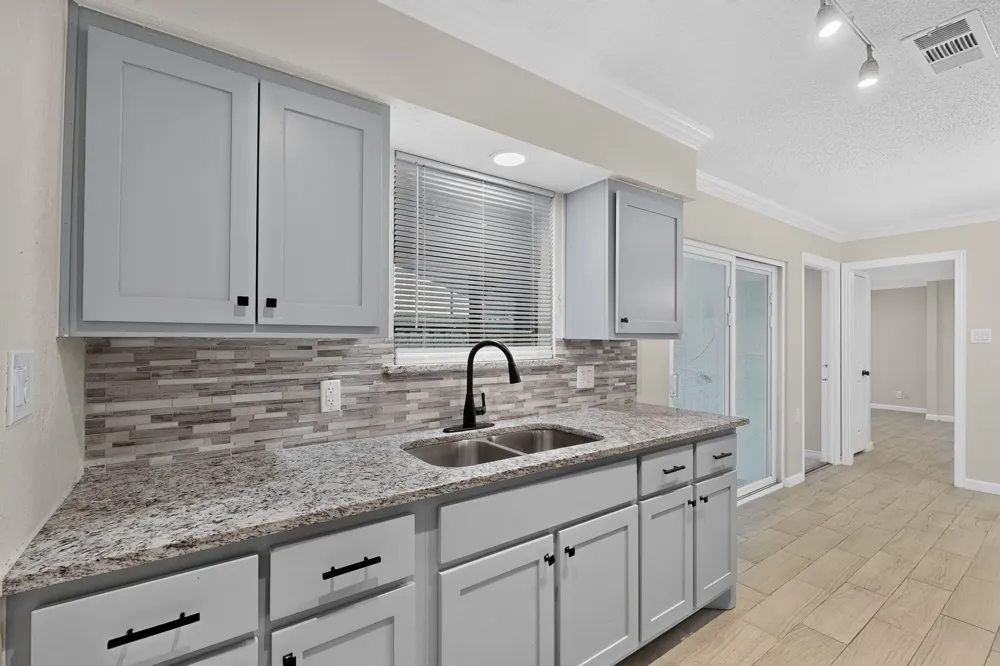 2441 Lakeshore Drive Grand Prairie, TX 75051