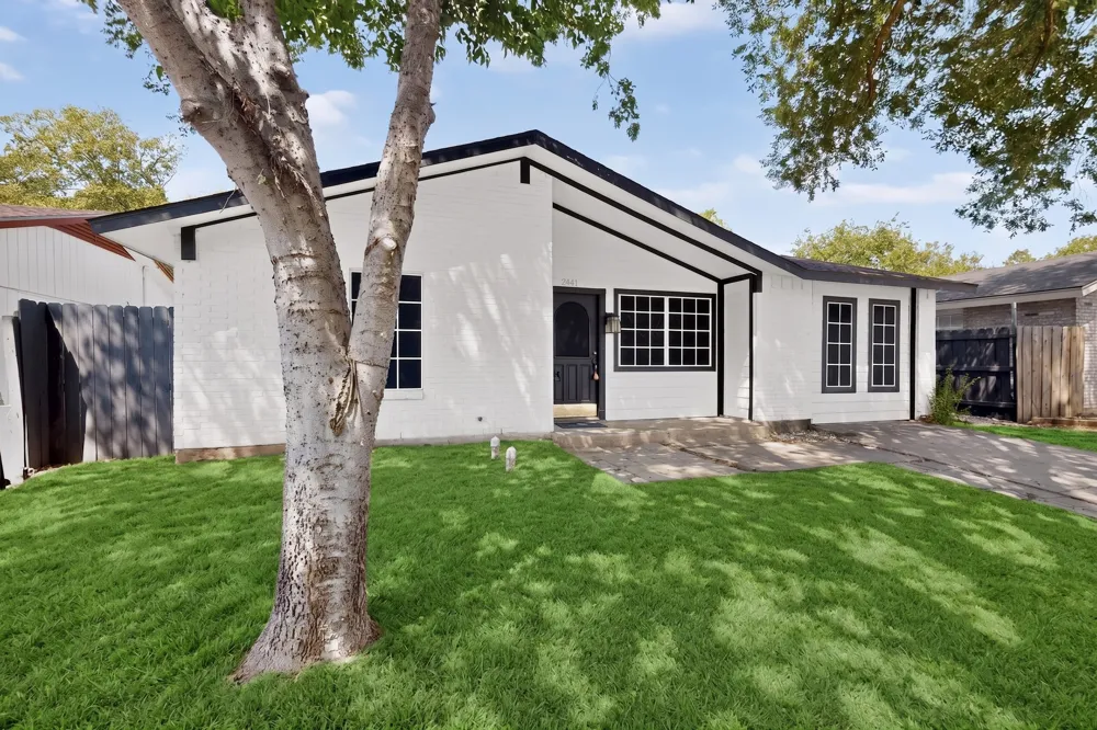 2441 Lakeshore Drive Grand Prairie, TX 75051