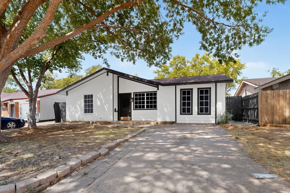 2441 Lakeshore Drive Grand Prairie, TX 75051