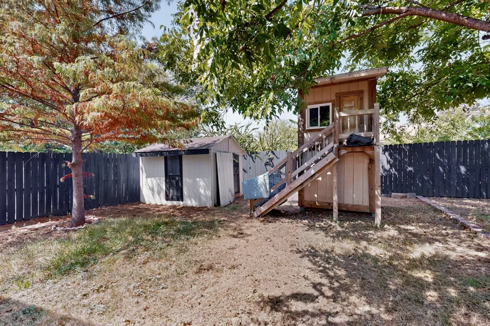 2441 Lakeshore Drive Grand Prairie, TX 75051