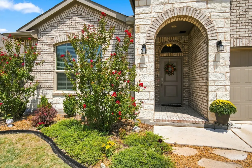 1129 Blackhorse Trail Fort Worth, TX 76247