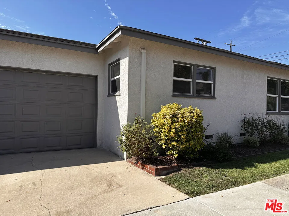 1160 Fries Avenue Wilmington, CA 90744