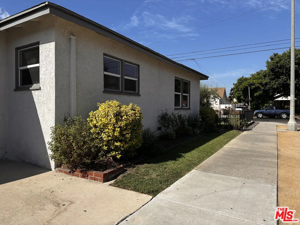 1160 Fries Avenue Wilmington, CA 90744