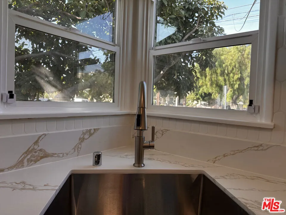 1160 Fries Avenue Wilmington, CA 90744