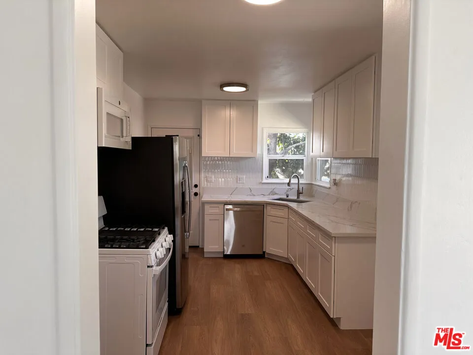 1160 Fries Avenue Wilmington, CA 90744
