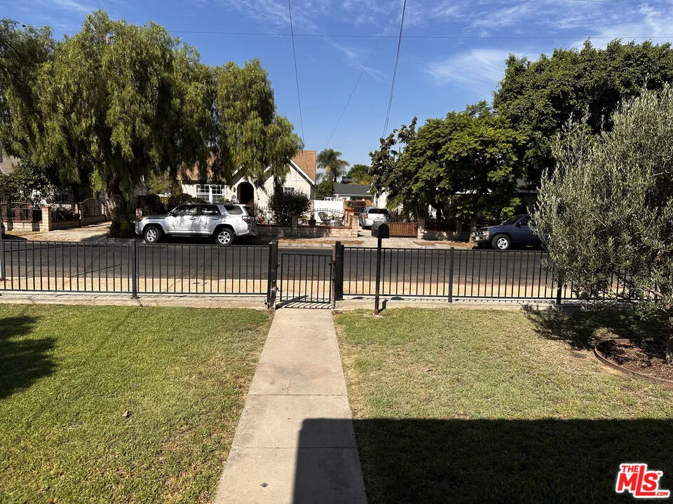 1160 Fries Avenue Wilmington, CA 90744