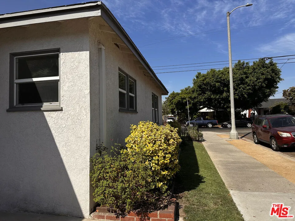 1160 Fries Avenue Wilmington, CA 90744