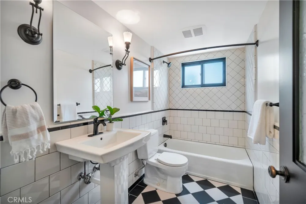 526 W 40th San Pedro, CA 90731