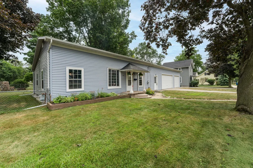 128 Floral Avenue Plainwell, MI 49080
