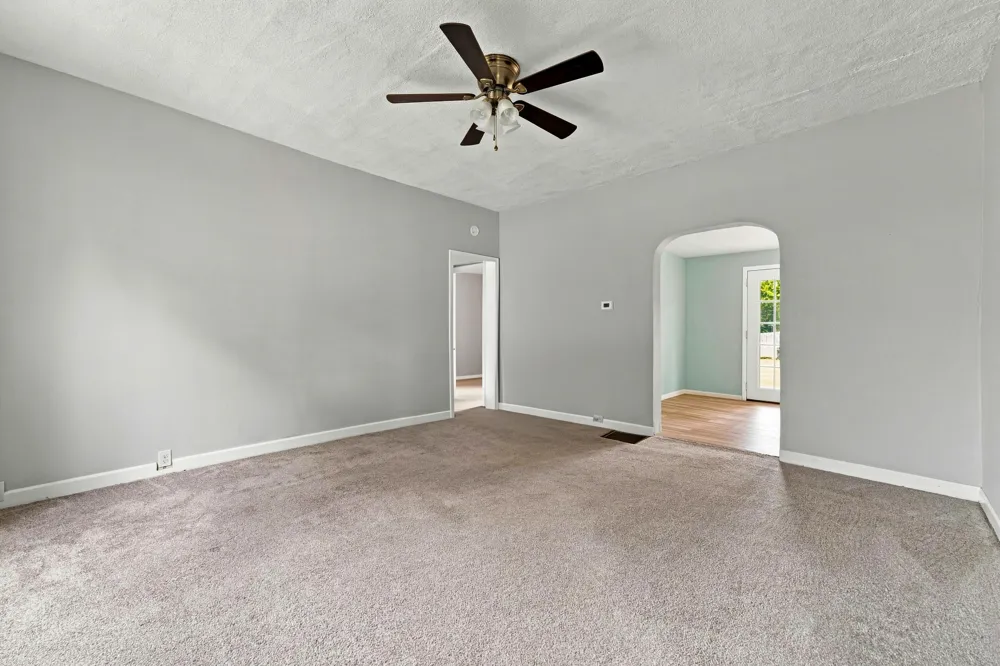 128 Floral Avenue Plainwell, MI 49080