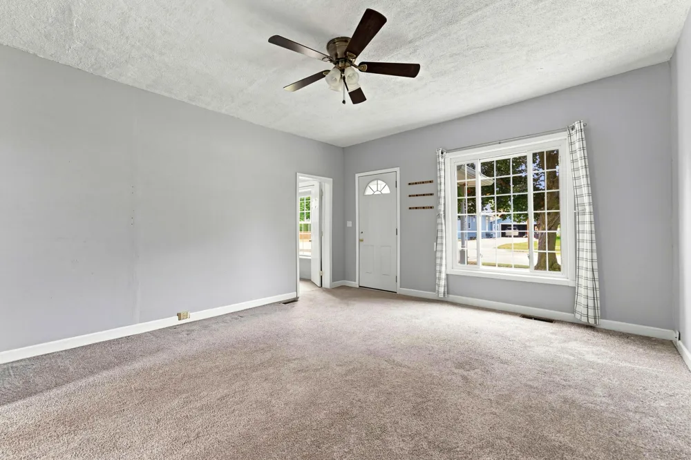 128 Floral Avenue Plainwell, MI 49080