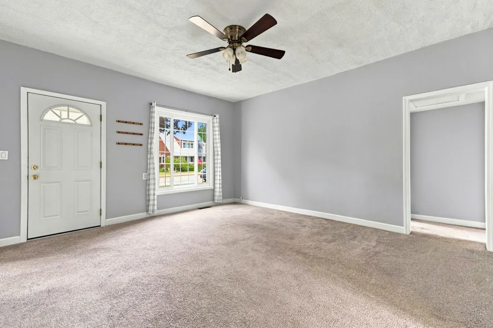 128 Floral Avenue Plainwell, MI 49080