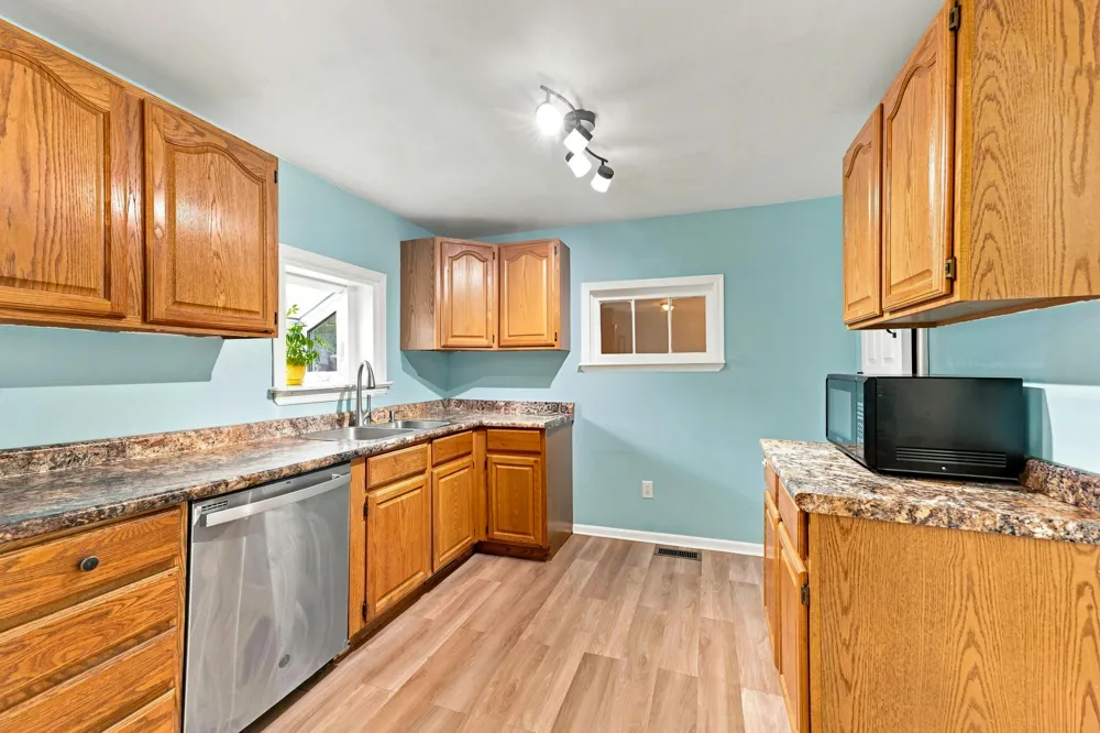 128 Floral Avenue Plainwell, MI 49080