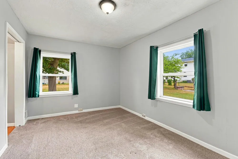 128 Floral Avenue Plainwell, MI 49080