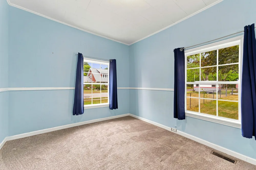 128 Floral Avenue Plainwell, MI 49080