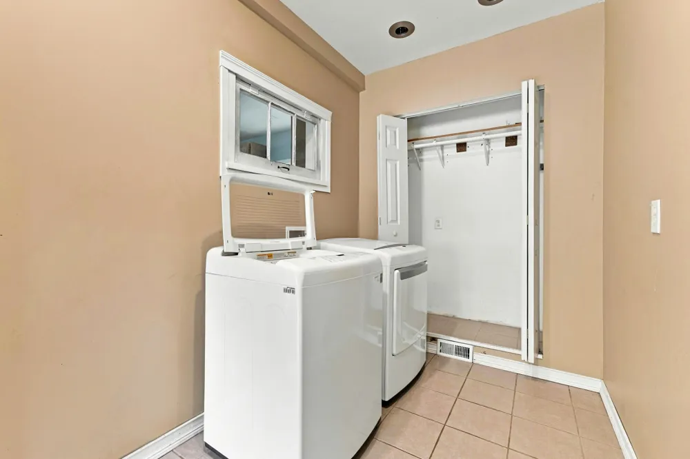 128 Floral Avenue Plainwell, MI 49080