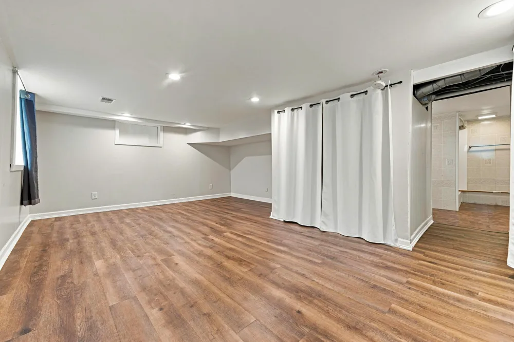 128 Floral Avenue Plainwell, MI 49080